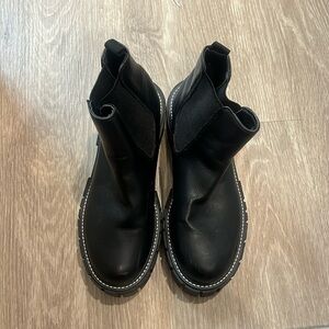 Madden Girl Women's Pheobee Chelsea Boot